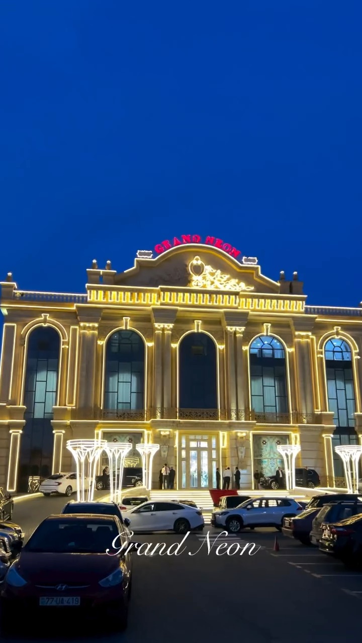 Grand Neon Saray