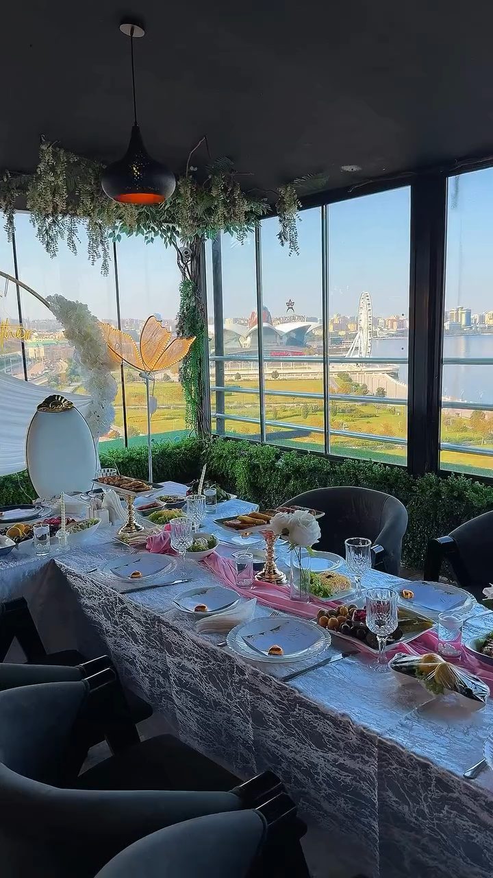 Moon Crown Baku