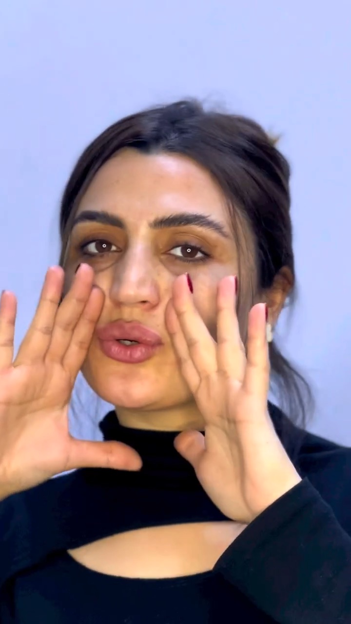 Make Up Ayna