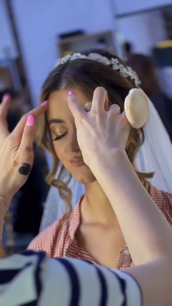 Make Up Ayna
