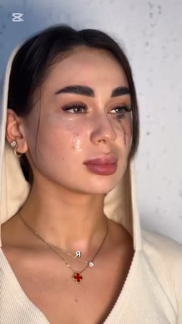 Make Up Ayna