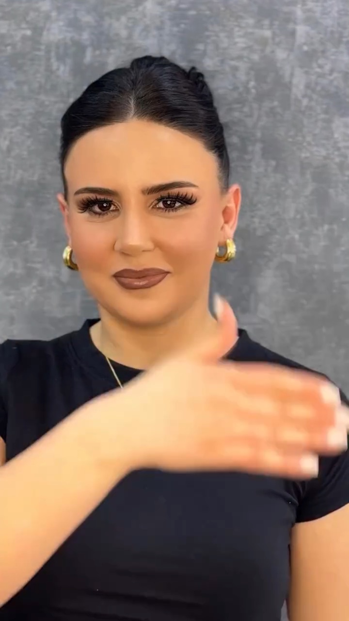 Esmira Make Up