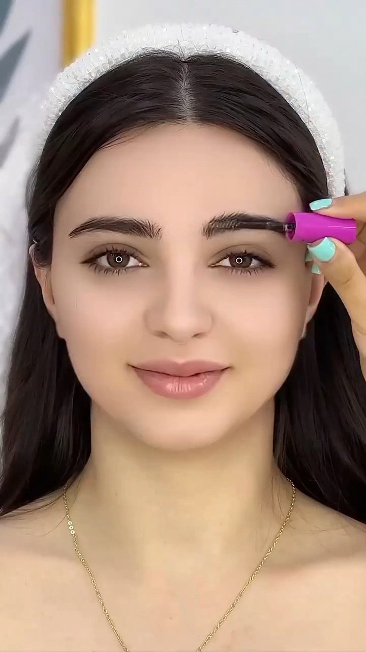 Esmira Make Up