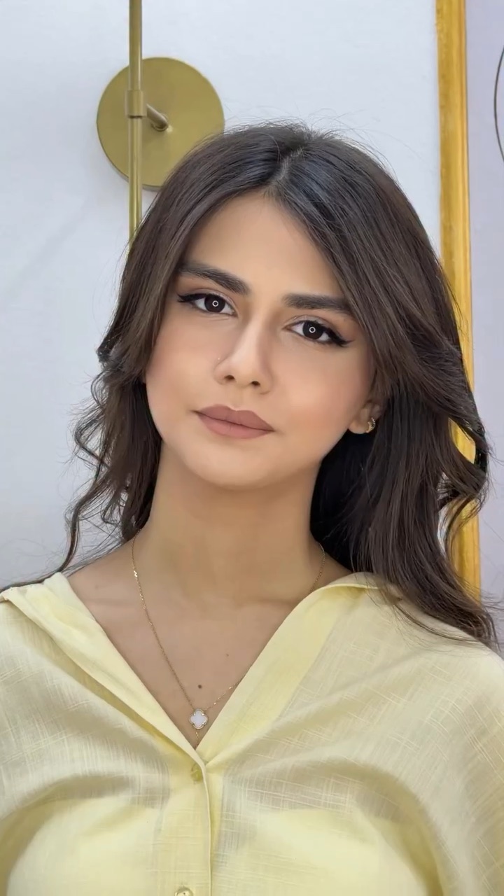 Esmira Make Up