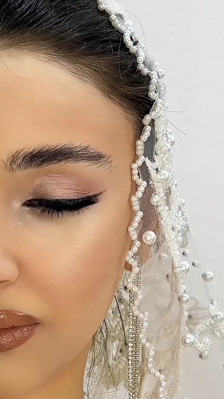 Esmira Make Up