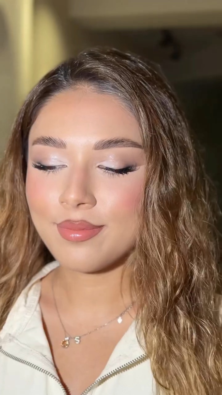 Esmira Make Up