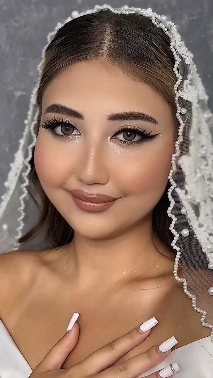 Esmira Make Up