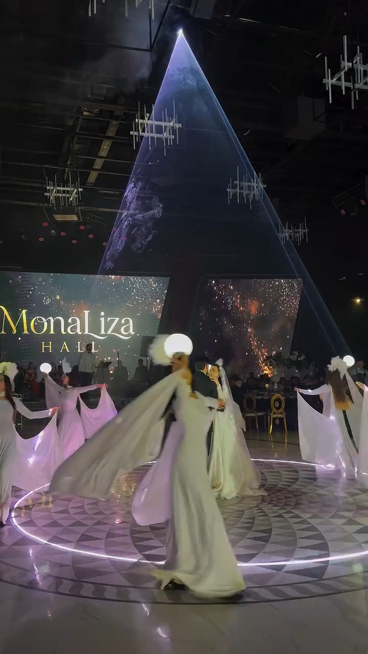 Mona Liza Hall