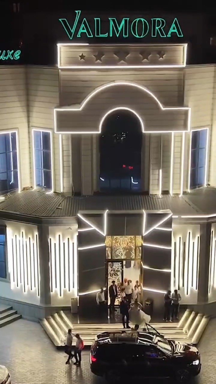 Valmora Deluxe Hall
