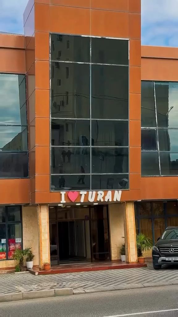 Turan Şadlıq Sarayı