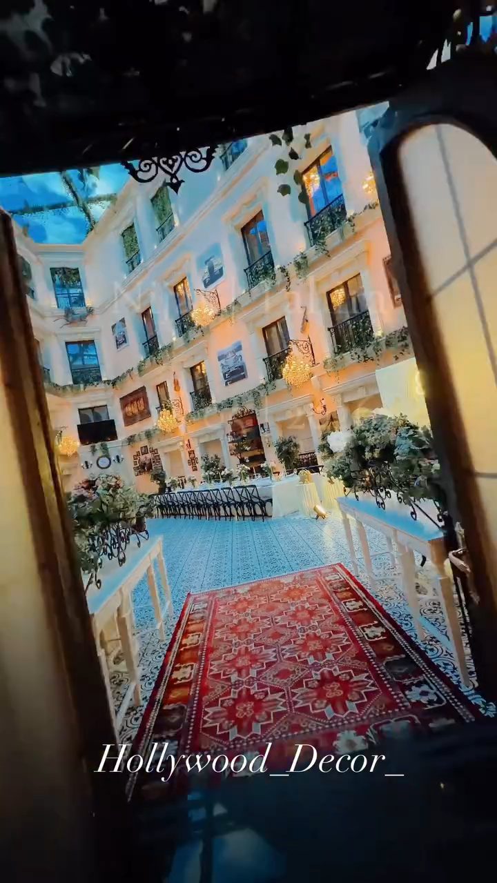 Hollywood Decor