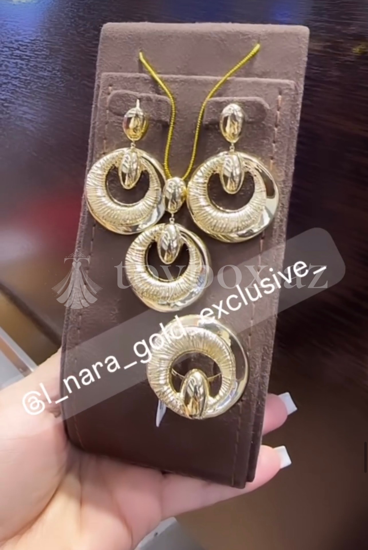 L Nara Gold Exclusive