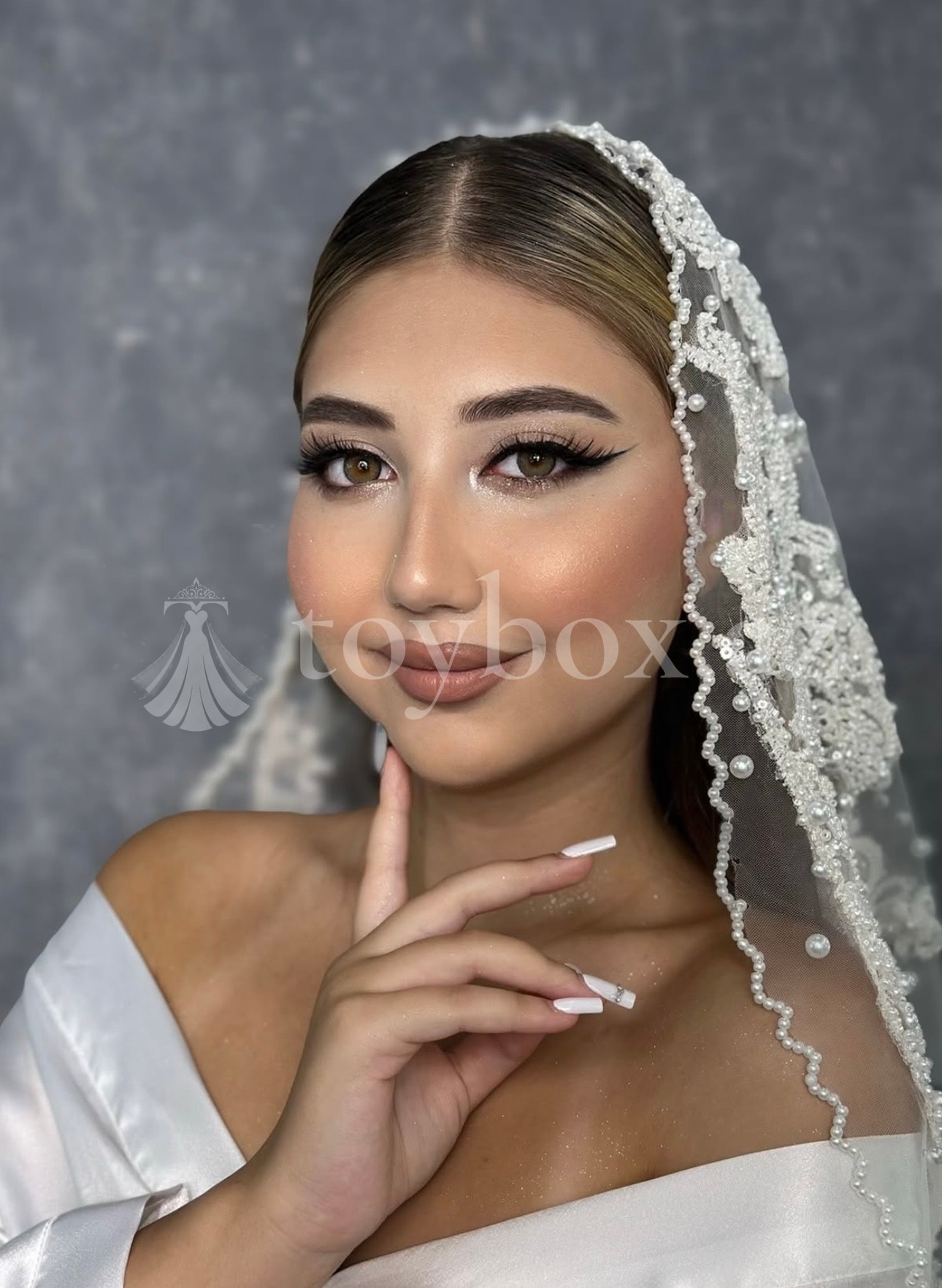 Esmira Make Up